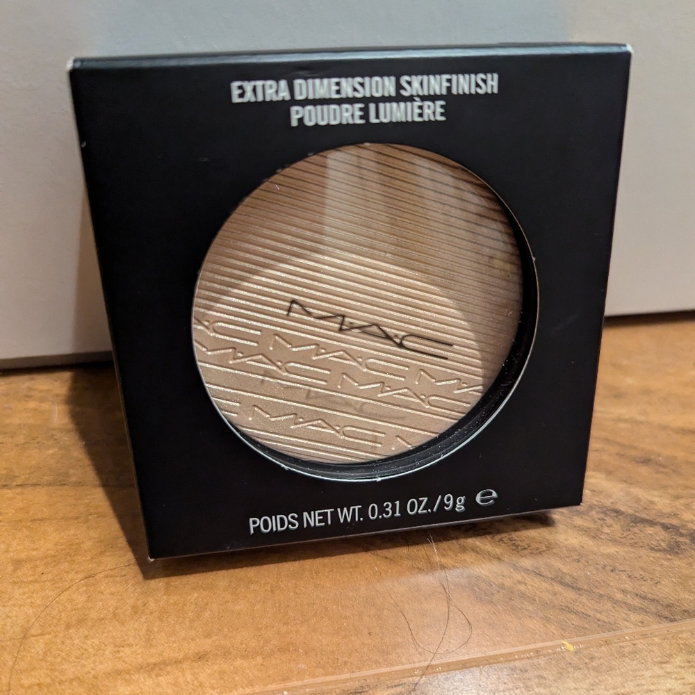 New in box Mac double-gleam extra dimension skinfinish powder (highlighter)